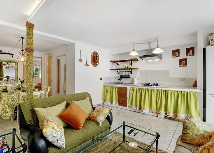 Casa Con Jardin